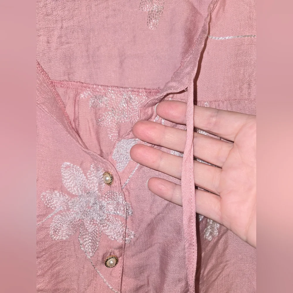 Ava & Rose Women's L  Floral Embroidered Top - Picture 3 of 12